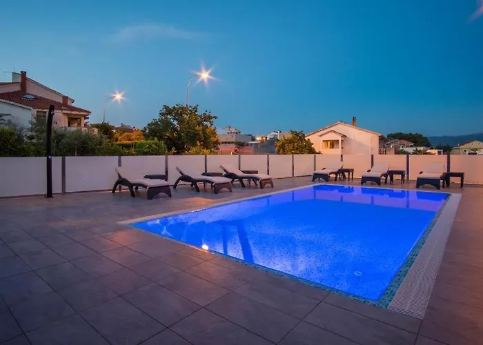Apartmants And Velnic, Krk Lägenhet *