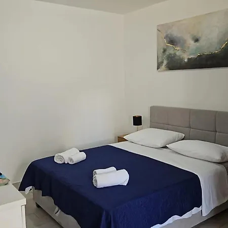 Apartmants And Velnic, Krk