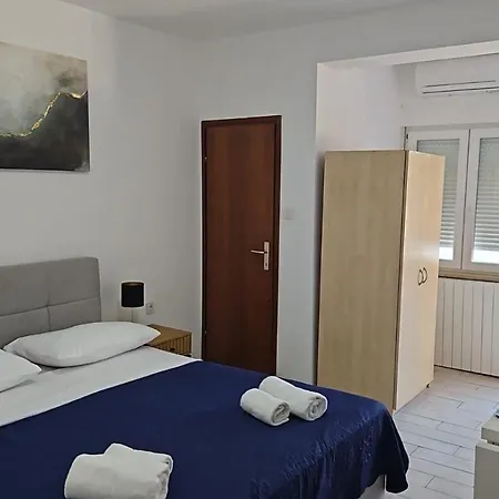 Apartmants And Velnic, Krk *
